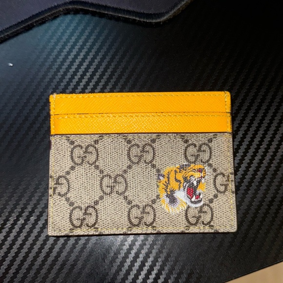 Gucci Yellow and Gray Key Card Holder with Signature Design - Picture 1 of 12